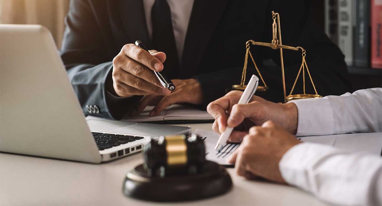 When to Settle and When to Go to Trial: Making the Right Decision in Your Personal Injury Case